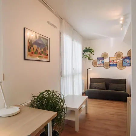 Bright Modern With Shared Garden Near Metro *